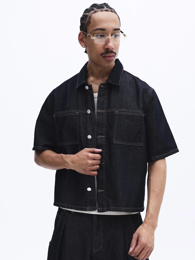 Men Oversized Dark Wash Denim Short Sleeve Button Down Shirt With Chest Pockets Casual Weekend Style