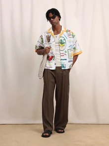 SUMWON Men's Regular Fit Pin Tucked Linen Wide Leg Casual Summer Trousers With Side Pockets And Logo Detailing - Olive Green - View 3