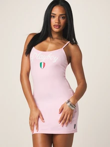 Missguided x Playboy 女款粉色義大利圖案挖肩細肩帶貼身迷你洋裝，夏季派對夜店風，2026世界盃運動賽事街頭風球衣裙 - 粉色 - 查看 1