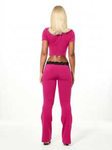 BABYPHAT Quần legging nữ màu hồng ống loe với chi tiết ren ở eo và viền đen, thích hợp cho phong cách thời trang thường ngày. - Màu Hồng Tươi - Xem 5