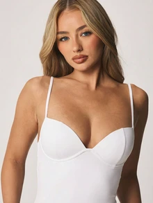 MISSGUIDED 女士修身胸衣紧身连体裤，爱心领口设计，七分裤长，适合约会之夜和派对场合。 - 白色 - 查看 5