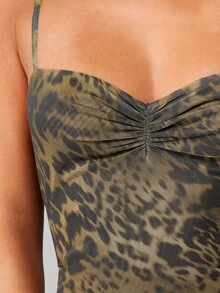 MISSGUIDED 豹纹紧身长款连衣裙，褶皱心形领口，可调节肩带，长款，适合晚宴、正式派对等场合，弹力修身，无袖。 - 駝色 - 查看 4