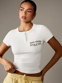 MISSGUIDED Button Down Cropped Tee With Text Print Short Sleeve Fitted Top Round Neck Summer Casual Ribbed Hem - White - View 4