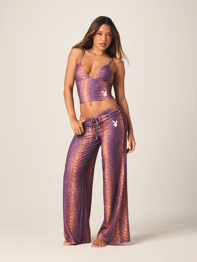 Missguided x Playboy パープルヘビ柄サテンパジャマセット Vネックキャミトップ ワイドレッグ ドローストリングパンツ ルームウェア 2ピース ナイトウェアセット