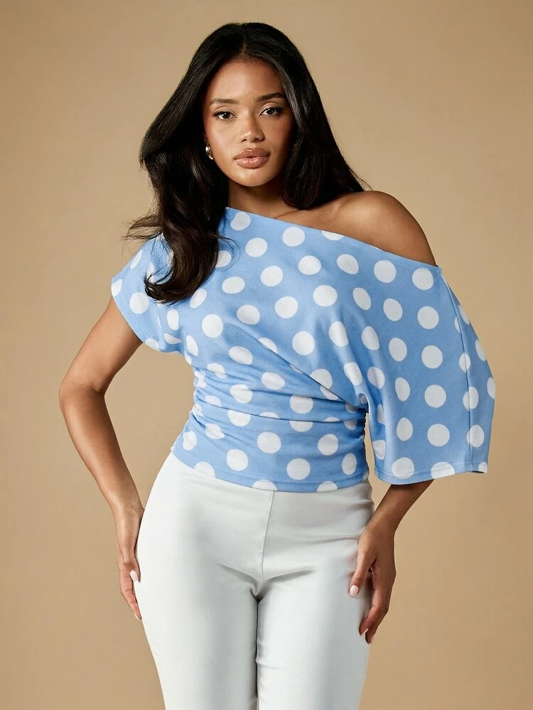 MISSGUIDED Blusa de mujer con hombros descubiertos y lunares con detalle de lazo lateral, top casual de verano