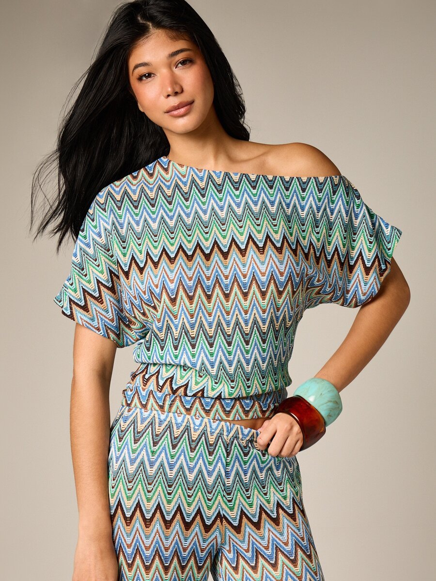 AiiRZ Áo nữ dệt kim họa tiết zigzag, tay ngắn, bất đối xứng, trễ vai, nhiều màu sắc, dáng rộng. - Nhiều màu - Xem 1