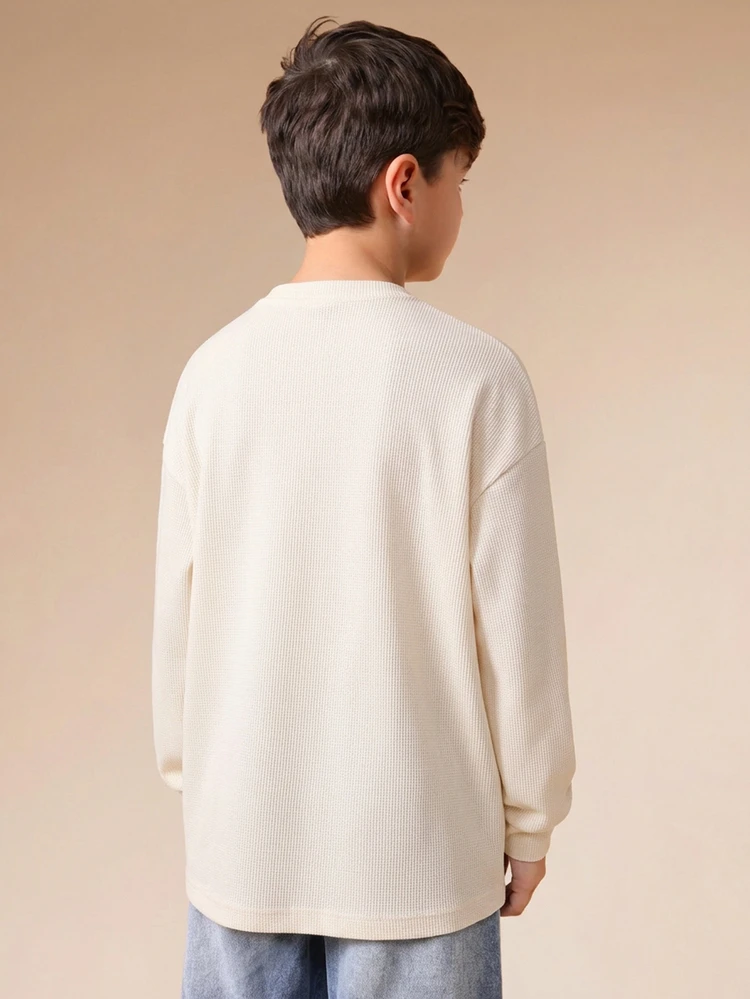 Chemise Henley à manches longues en tricot de nid d'abeille surdimensionnée pour garçons pré-adolescents. Top texturé côtelé avec patte de boutonnage, pour l'automne et l'hiver