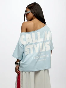 SUMWON WOMEN T-shirt ample et décontracté avec imprimé graphique pour femmes, style épaules dénudées, style de rue estival décontracté - Bleu ciel - Voir 6