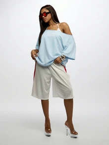 SUMWON WOMEN T-shirt ample et décontracté avec imprimé graphique pour femmes, style épaules dénudées, style de rue estival décontracté - Bleu ciel - Voir 5