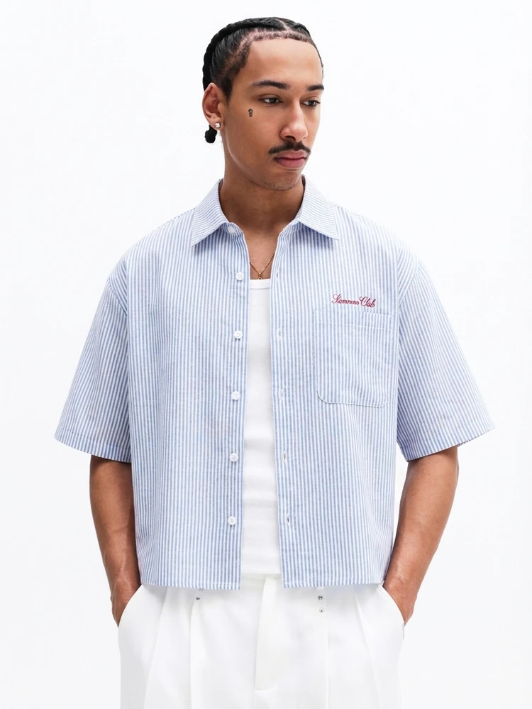 Camisa de Manga Curta com Botões, Ajuste Cropped, Listras Verticais, Bolso no Peito, Gola Clássica, Verão Casual, Marca Minimalista