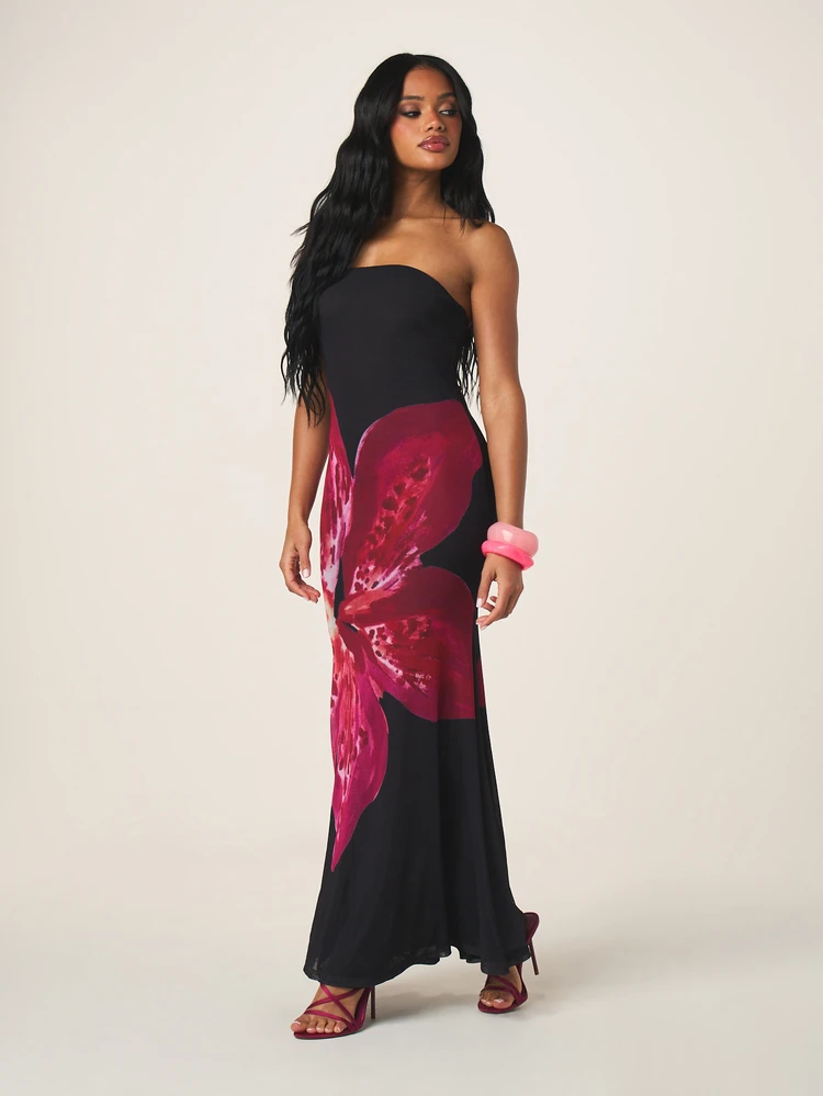 MISSGUIDED Abito da sera lungo con stampa floreale senza spalline, con base nera e motivo a fiori rosa