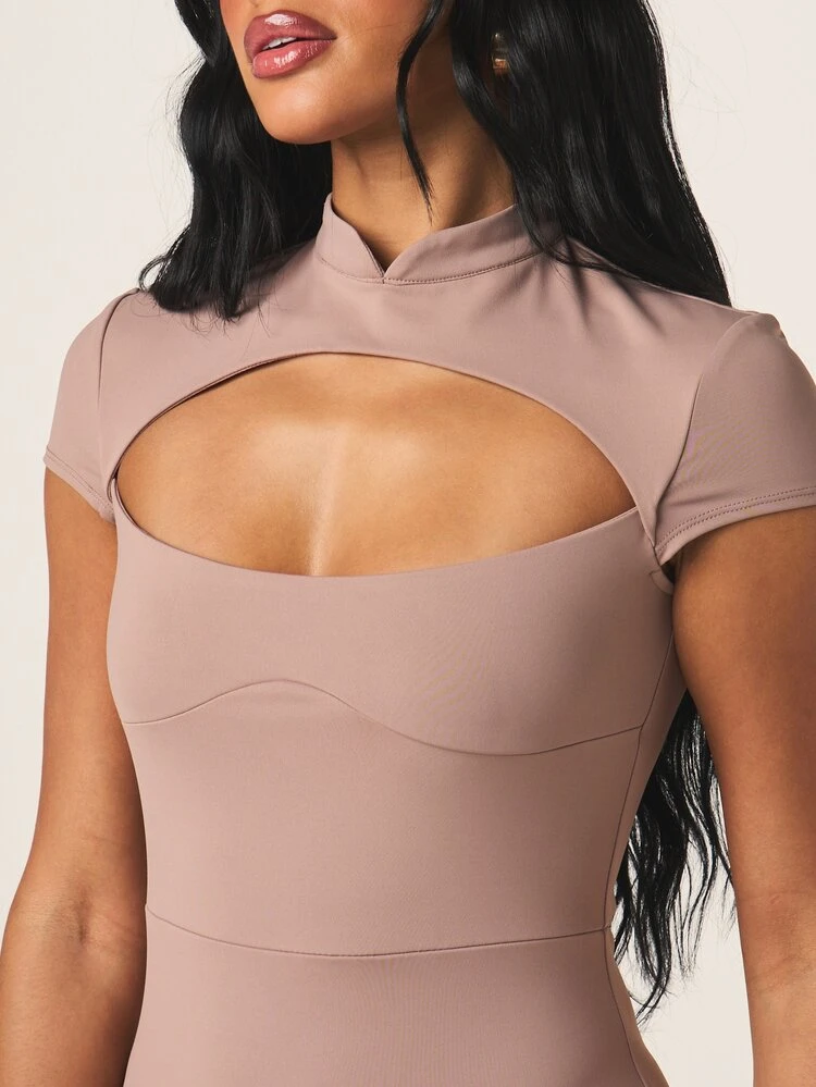 MISSGUIDED Sukienka mini z wycięciem pod szyją i krótkim rękawem