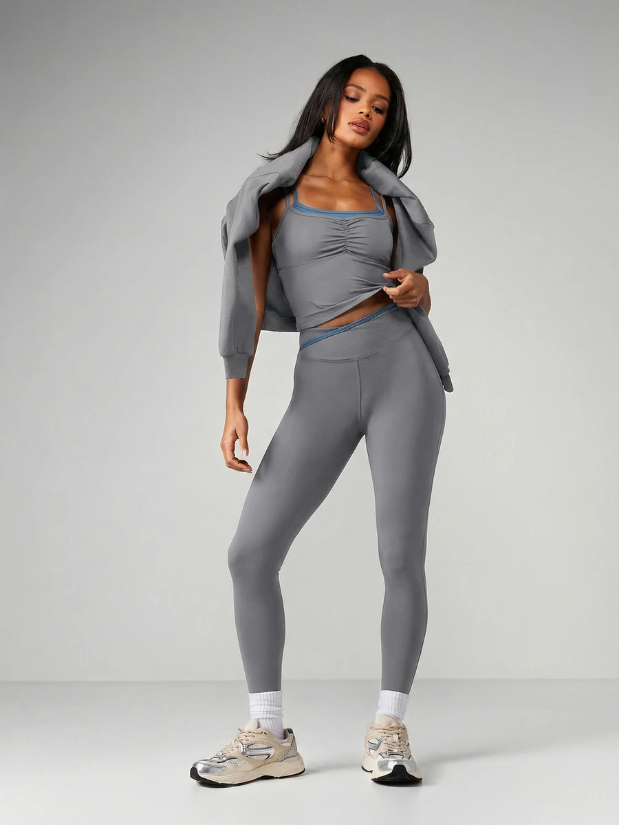 MISSGUIDED 无缝罗纹运动套装，交叉露背设计，高腰紧身裤，适合活跃女性训练锻炼 - 灰色 - 查看 1