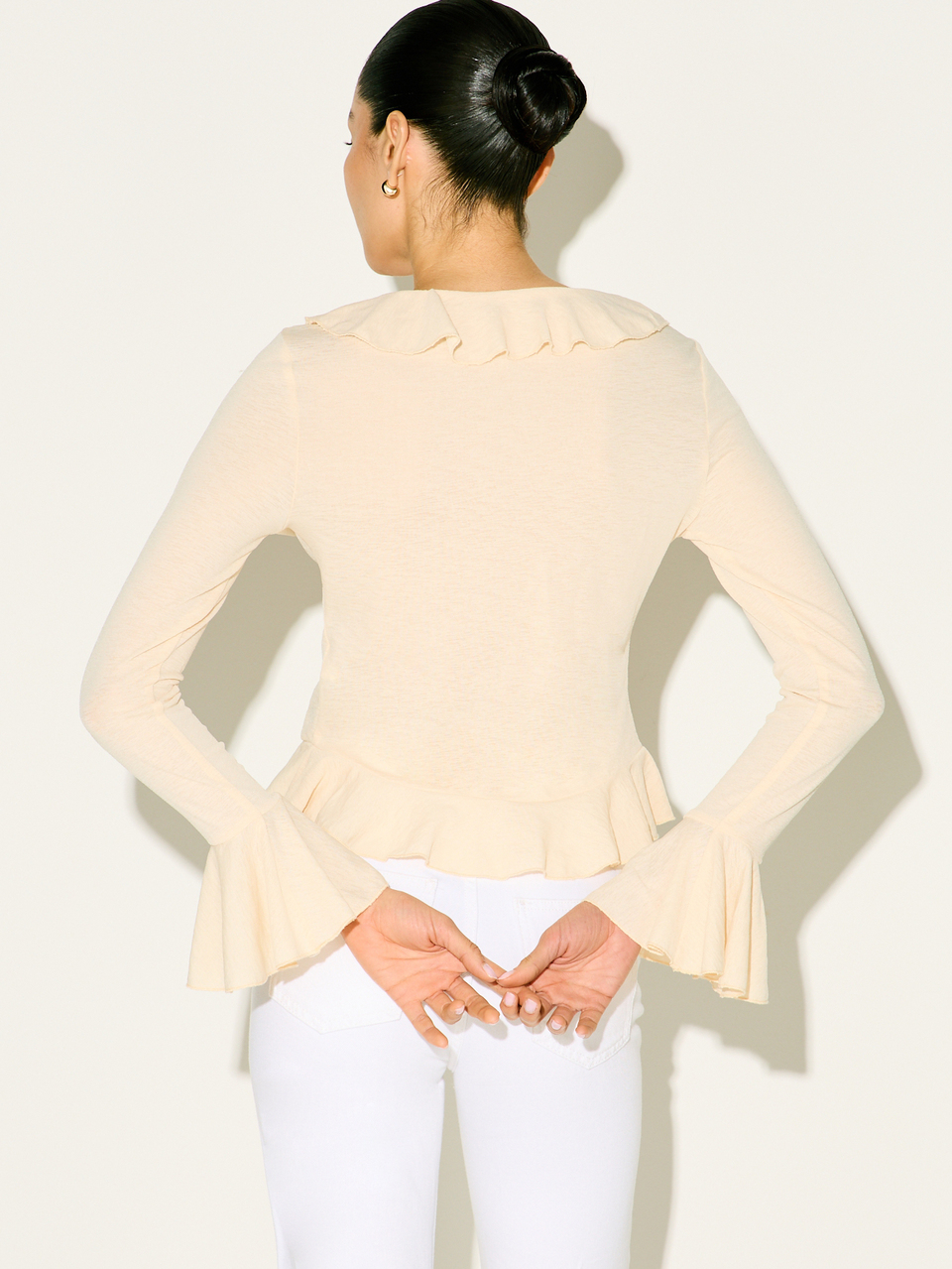 KSTM Blouse à volants et col V pour femmes, manches longues, en crème, style décontracté chic pour le printemps et l'été