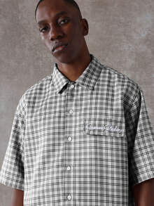 SUMWON Men's Textured Check Short Sleeve Shirt With Cropped Design Black White Plaid Pattern Button Front Casual Summer Shirt - Grey - View 5