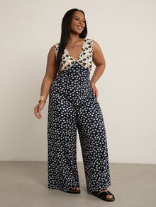 ELLERISSA Plus Size Womens Sleeveless Jumpsuit, Elegant Floral Jumpsuit With Wide Leg, V Neck Flattering Top, High Stretch Summer Outfit, Vacation Jumpsuit, Plus Size Casual Outfit - Multicolor - View 3