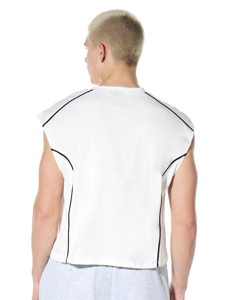 Débardeur blanc avec passepoil, col rond, coupe régulière, détail de bordure noire contrastante, style décontracté pour l'été