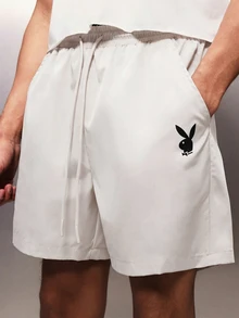 PLAYBOY X SUMWON Celana Pendek Kasual Nilon Essential Pull On dengan Tali Serut dan Pinggang Elastis serta Detail Logo - Krem - View 5