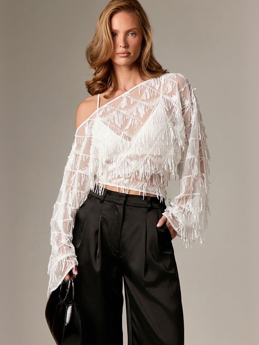 AiiRZ Áo lệch vai bằng vải lưới đính sequin và tua rua với chi tiết tua rua và tay áo xuyên thấu, thích hợp cho các dịp tiệc tùng. - trắng - Xem 1