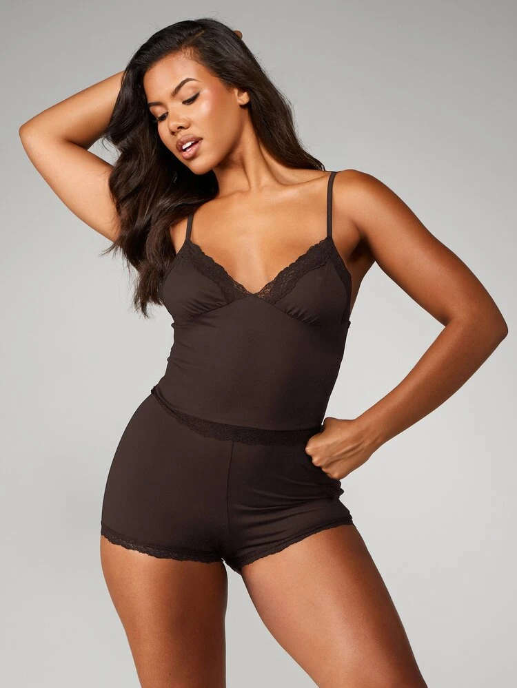 MISSGUIDED Lace Trim Camisole And Shorts Pajama Set Sleepwear Lounge Set With V-Neck And Adjustable Straps For Comfortable Night Sleep And Relaxation