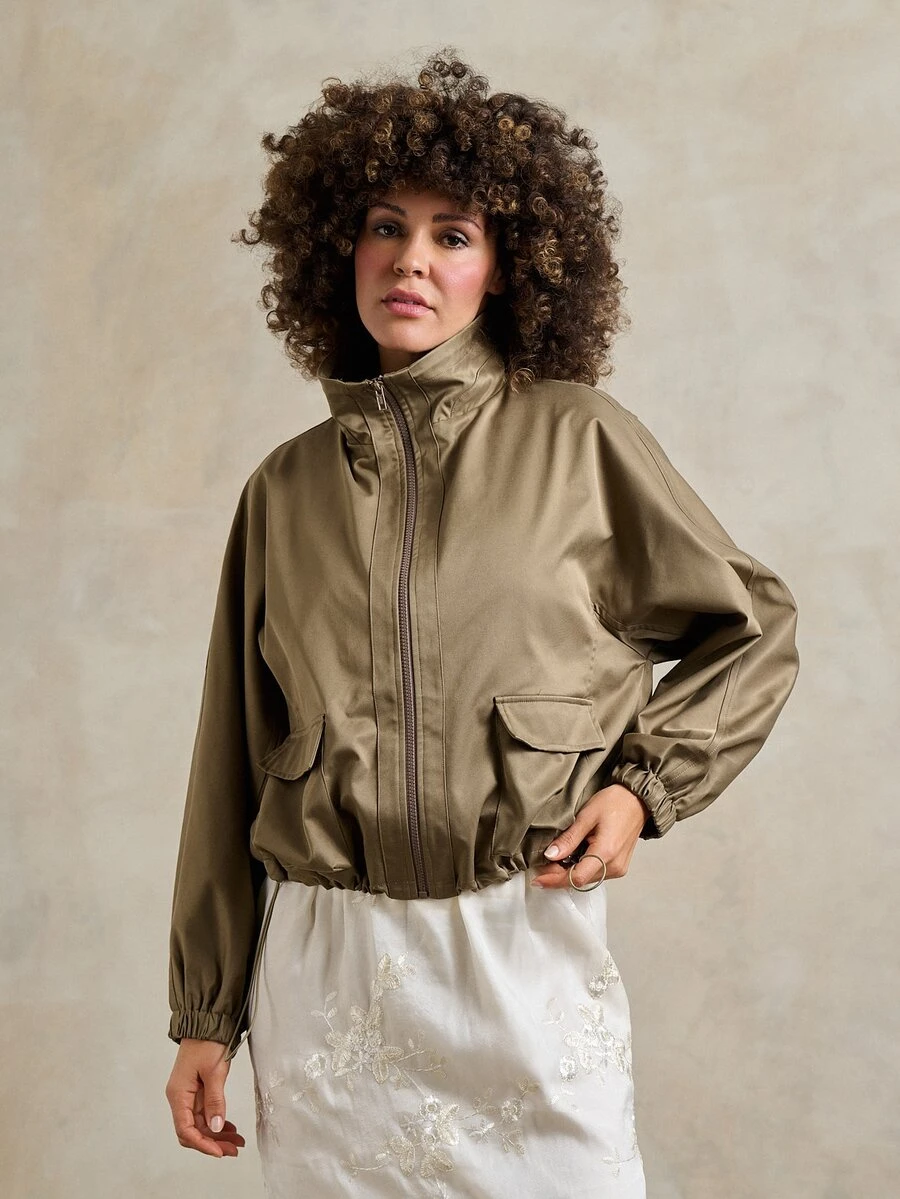 Rouah Áo khoác nữ tay dài cổ cao màu nâu kaki kiểu dáng tiện dụng, dây rút điều chỉnh với khóa cài cao cấp, kiểu dáng bomber ngắn thời trang cho những buổi tối hè dài. - xanh quân đội - Xem 1