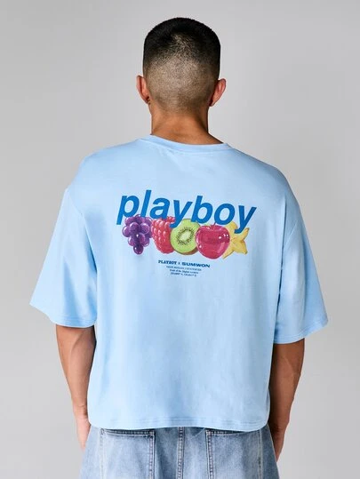 PLAYBOY X SUMWON 联名款短款印花T恤，饰以色彩缤纷的水果图案，短袖纯棉圆领，夏季街头风休闲上衣