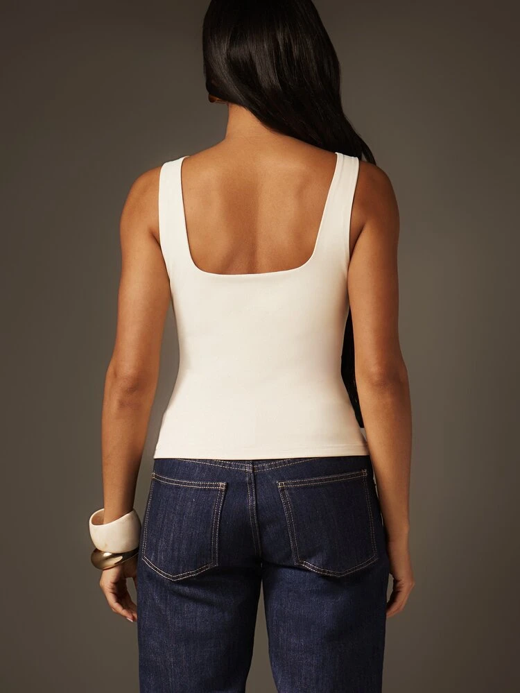 MISSGUIDED Sleek V-Neck Slinky Camisole Top With Fitted Silhouette For Layered Looks And Casual Everyday Style