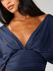 MISSGUIDED 深V领扭结前襟褶皱长袖露脐上衣，秋冬休闲裹身式衬衫 - 藏蓝色 - 查看 6