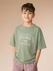 SUMWON Setelan Kasual Kaos Lengan Pendek Warna Hijau Sage dengan Logo Oval dan Celana Pendek Kotak-kotak untuk Anak Laki-laki Remaja Musim Panas - Hijau - View 3
