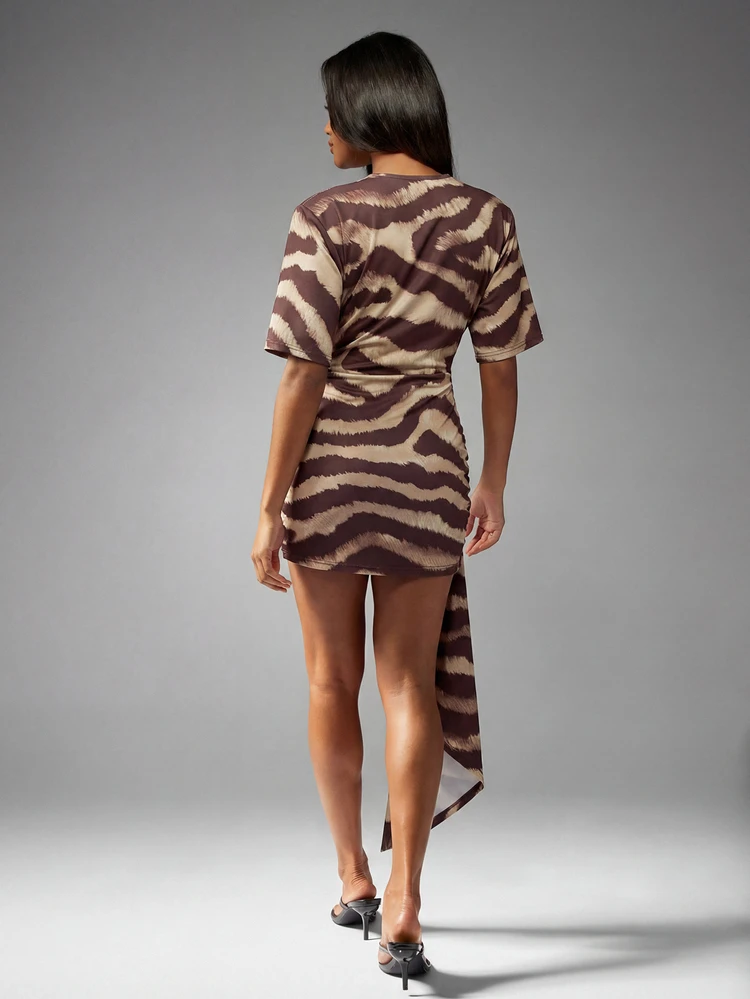 MISSGUIDED Vestido mini con efecto drapeado lateral, manga corta y estampado animal, con cinturón, ajuste entallado