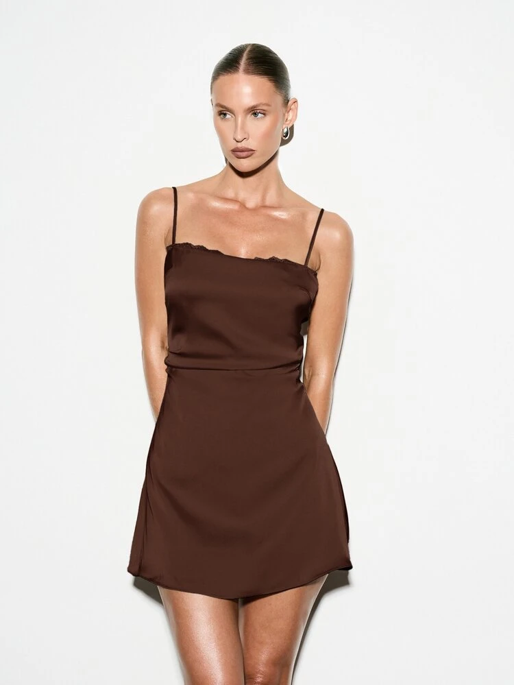 KIZN Satin-Minikleid mit Spitzenbesatz und offenem Rücken