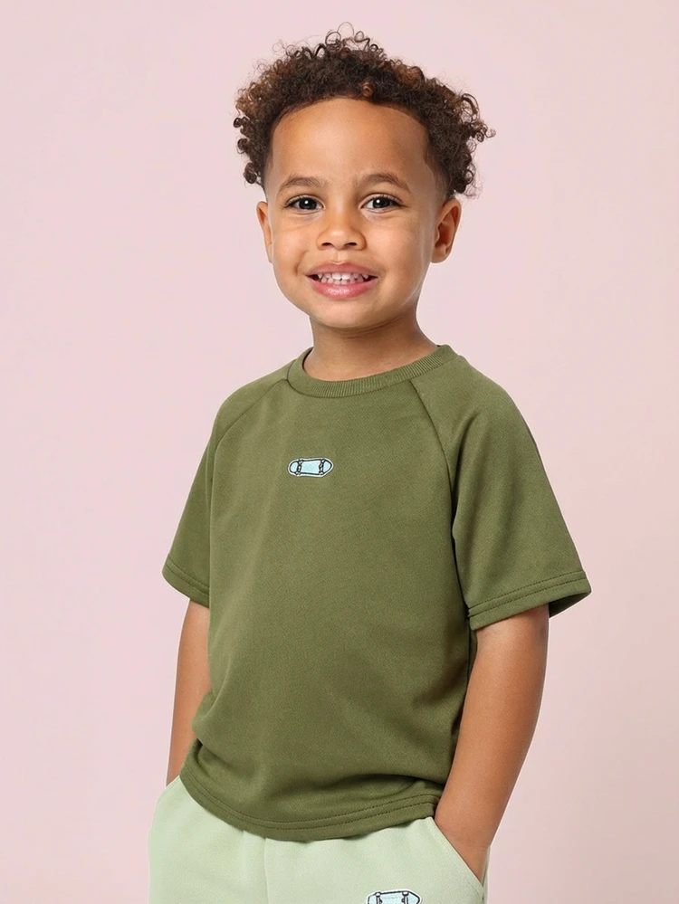 Oversized Skate Inspired Boys Crew Neck Short Sleeve Casual T-Shirt With Small Logo Detail