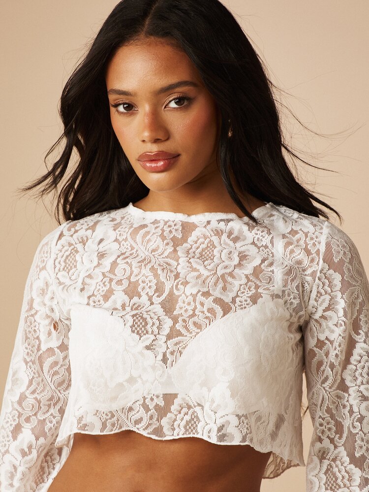 MISSGUIDED Long Sleeve Floral Lace Semi Sheer Crop Top With Round Neckline Design For Date Night Party Outfits