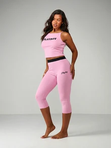Missguided x Playboy Quần legging lửng màu hồng cạp cao với dải thắt lưng in chữ màu đen và chi tiết logo. - Hồng - Xem 3