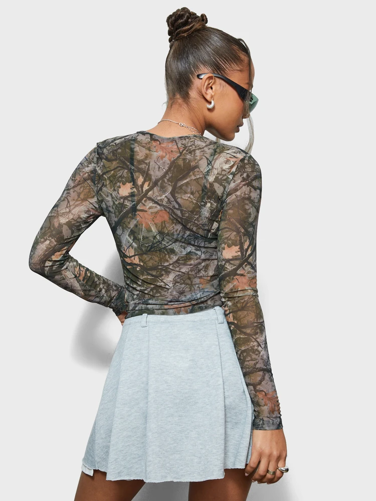Blusa corta de manga larga con estampado de camuflaje y malla, estilo ajustado y semitransparente para otoño e invierno, con patrón de caza en el bosque, talla grande