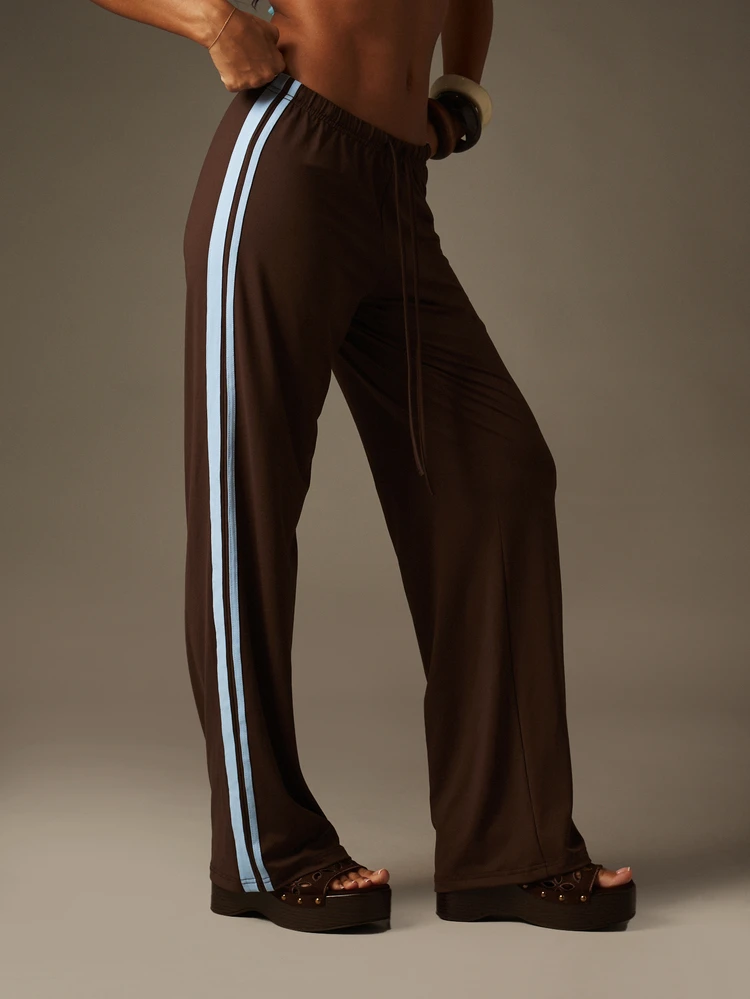 MISSGUIDED Low Rise Wide Leg Palazzo With Side Stripe Detail Flowy Casual Comfortable Everyday Elastic Waist Loungewear Relaxed Fit Track Pants For Fall Winter Spring