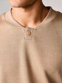 SUMWON Áo thun dệt kim dáng rộng, cổ Henley, tay ngắn, chất liệu co giãn, kiểu dáng thường ngày. - Màu Khaki - Xem 7