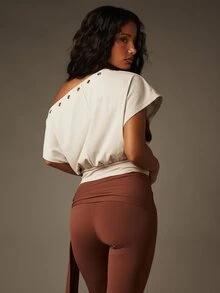 MISSGUIDED 收腰不对称单肩镂空细节短袖衬衫，配有褶裥腰带 - 灰色 - 查看 2