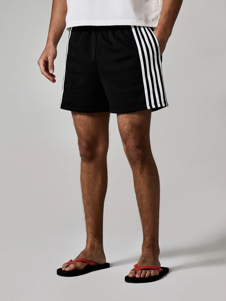 Shorts Casuais de Verão para Praia e Resort com Faixa Lateral Preta, Ajuste Relaxado, Cintura Elástica e Cordão, para Homens