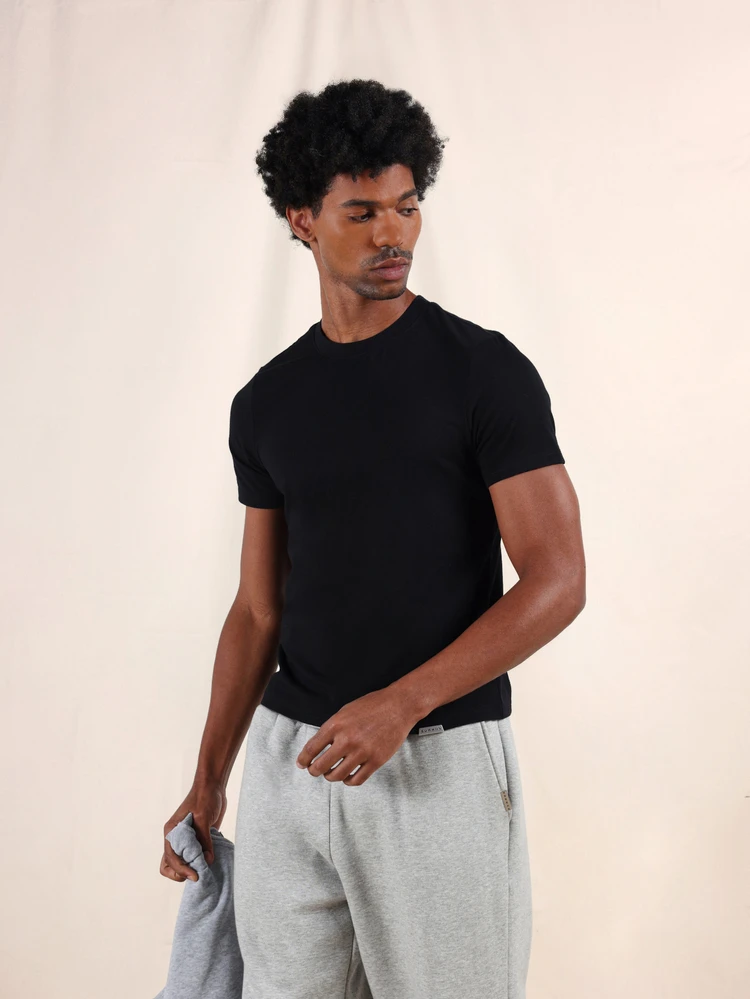 Elliot Camiseta Básica de Algodão Preta de Manga Curta e Gola Careca, Ajuste Slim, Casual Clássica para Uso Diário