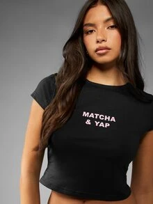 MISSGUIDED Camiseta corta con estampado gráfico de Matcha y Yap, manga corta, top casual para verano y primavera - Negro - Ver 1