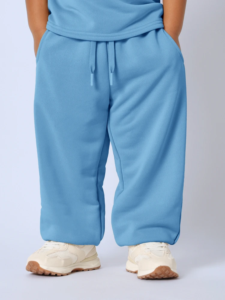 Ensemble coordonné surdimensionné pour garçons tout-petits avec t-shirt à manches courtes col rond bleu et imprimé de lettres jaune vif, tenue d'été décontractée