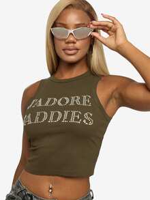 SUMWON WOMEN Top sin mangas acanalado con texto estampado con rhinestones, cuello redondo, estilo ajustado y corto, básico y esencial - Caqui - Ver 4