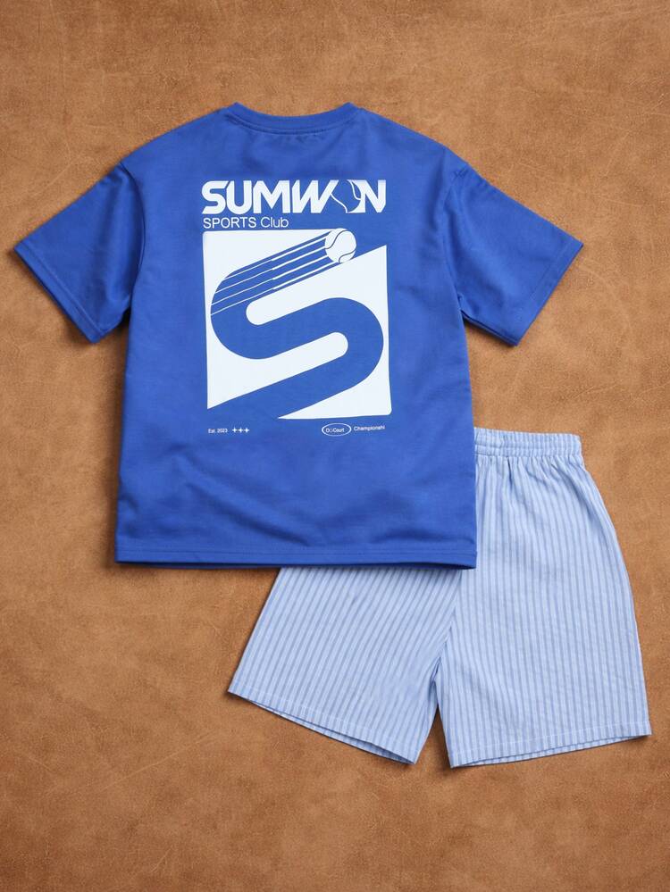 Set da due pezzi estivo per ragazzi, composto da maglietta a maniche corte blu e pantaloncini a righe con stampa del logo del club sportivo