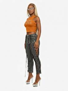 SUMWON WOMEN Áo croptop không tay đính đá lấp lánh với chữ in nổi bật và chất liệu gân nổi. - trái cam - Xem 3