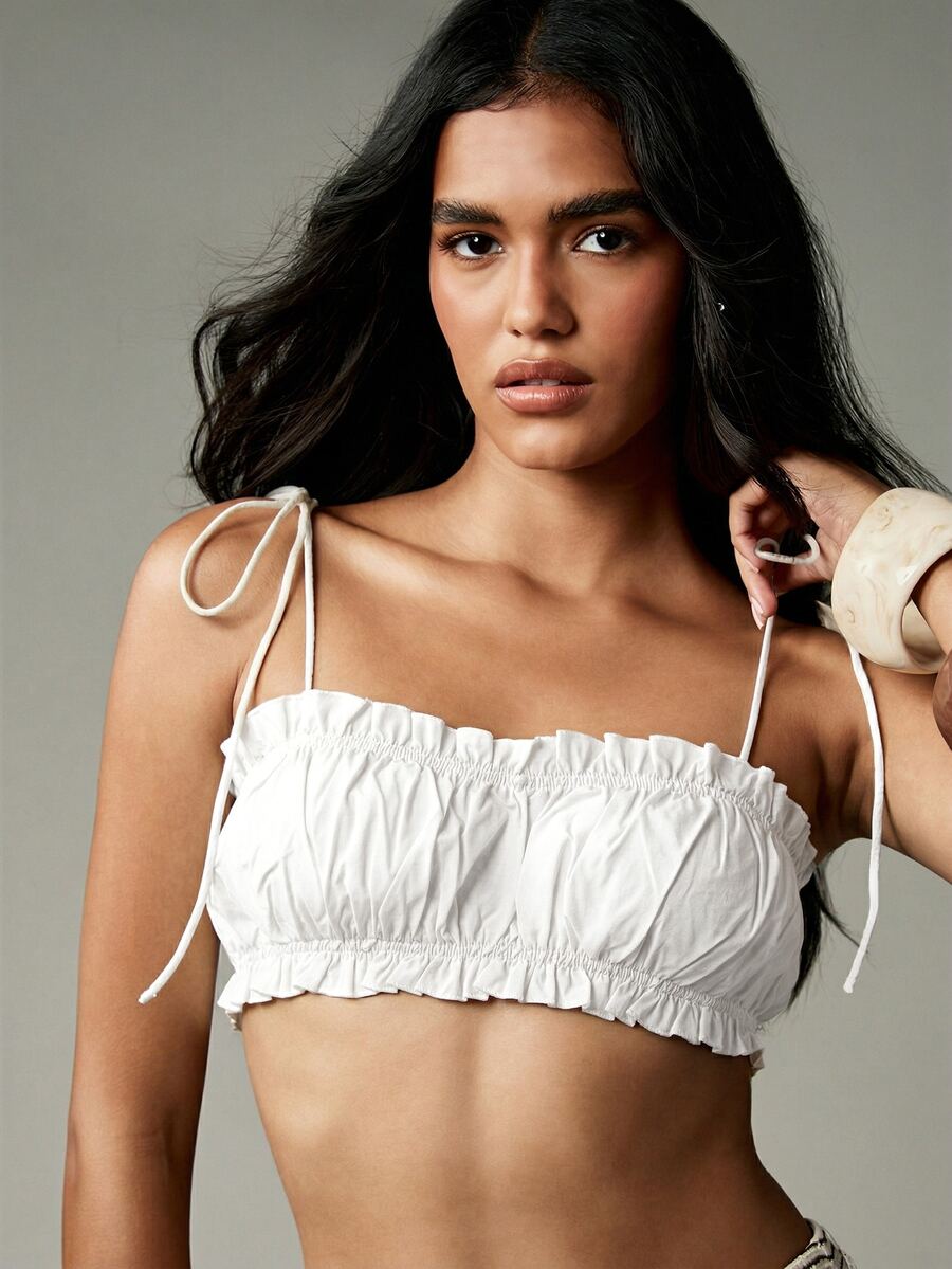MISSGUIDED Top corto con volantes en los hombros, diseño elástico fruncido, para playa, festival y vacaciones de verano - Blanco - Ver 1