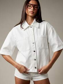MISSGUIDED Camisa de mezclilla de ajuste relajado con botones frontales, bolsillos en el pecho, mangas cortas, casual y versátil para primavera y verano, top de corte recto - Blanco - Ver 4