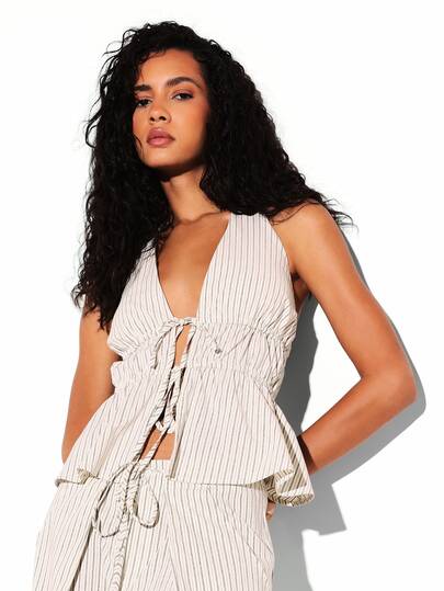 KSTM Áo peplum cổ yếm buộc dây, sọc dọc thanh lịch với thiết kế hở lưng.
