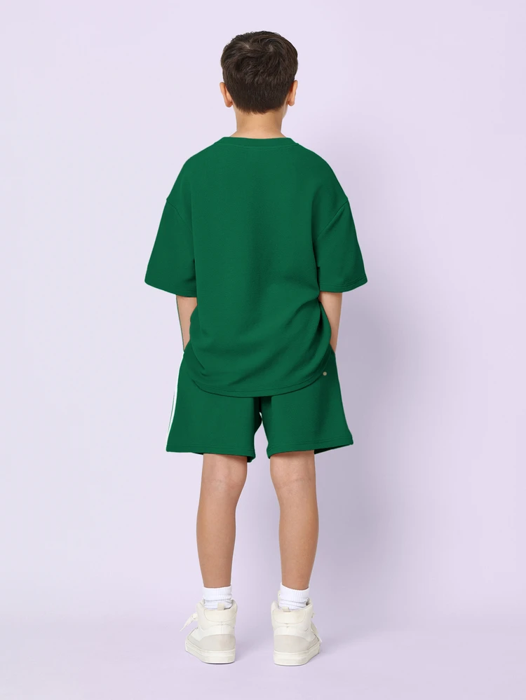 Ensemble coordonné Top à col ras du cou à manches courtes et short assorti avec détail de rayure latérale, style décontracté d'été pour tous les jours pour garçons