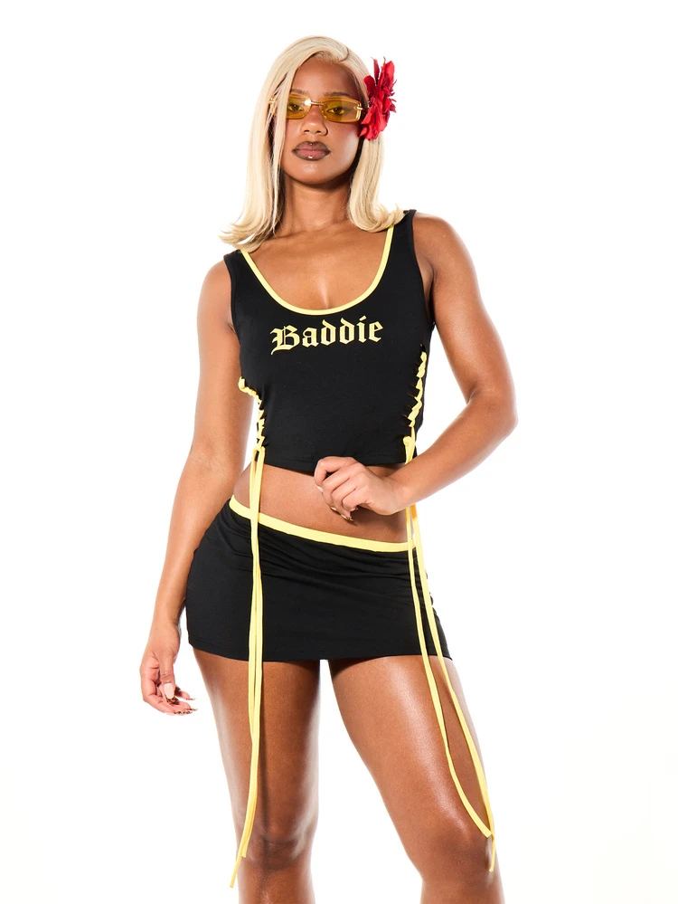 SUMWON WOMEN Baddie Scoop Neck Sleeveless Tank Top With Yellow Contrast Trim And Gothic Font Text Print Summer Casual Crop Top